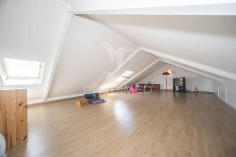 Lisboa / olivais ( próximo ao novo hospital de todos os santos ) - moradia  t6 + 1 com piscina