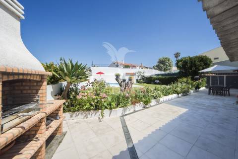 Lisboa / olivais ( próximo ao novo hospital de todos os santos ) - moradia  t6 + 1 com piscina