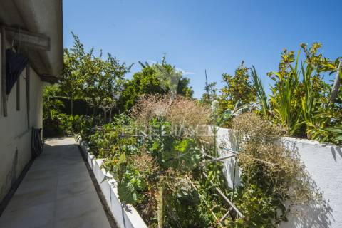 Lisboa / olivais ( próximo ao novo hospital de todos os santos ) - moradia  t6 + 1 com piscina