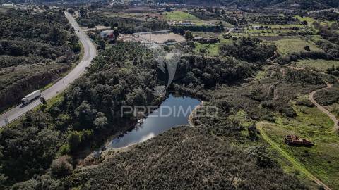 Casas em ruinas em processo de aprovação