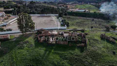 Casas em ruinas em processo de aprovação