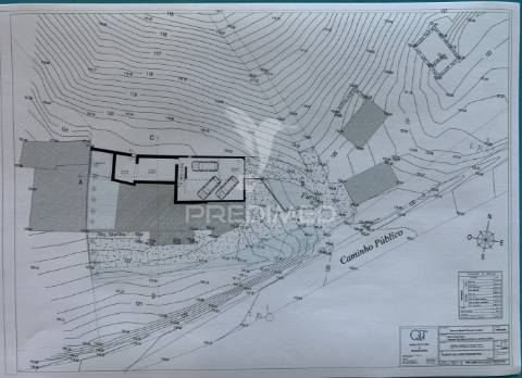 Casas em ruinas em processo de aprovação