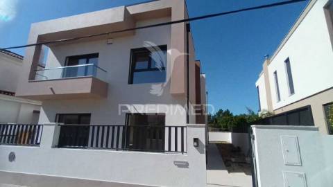 Moradia isolada t5 qtª da charnequinha