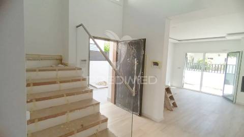 Moradia isolada t5 qtª da charnequinha