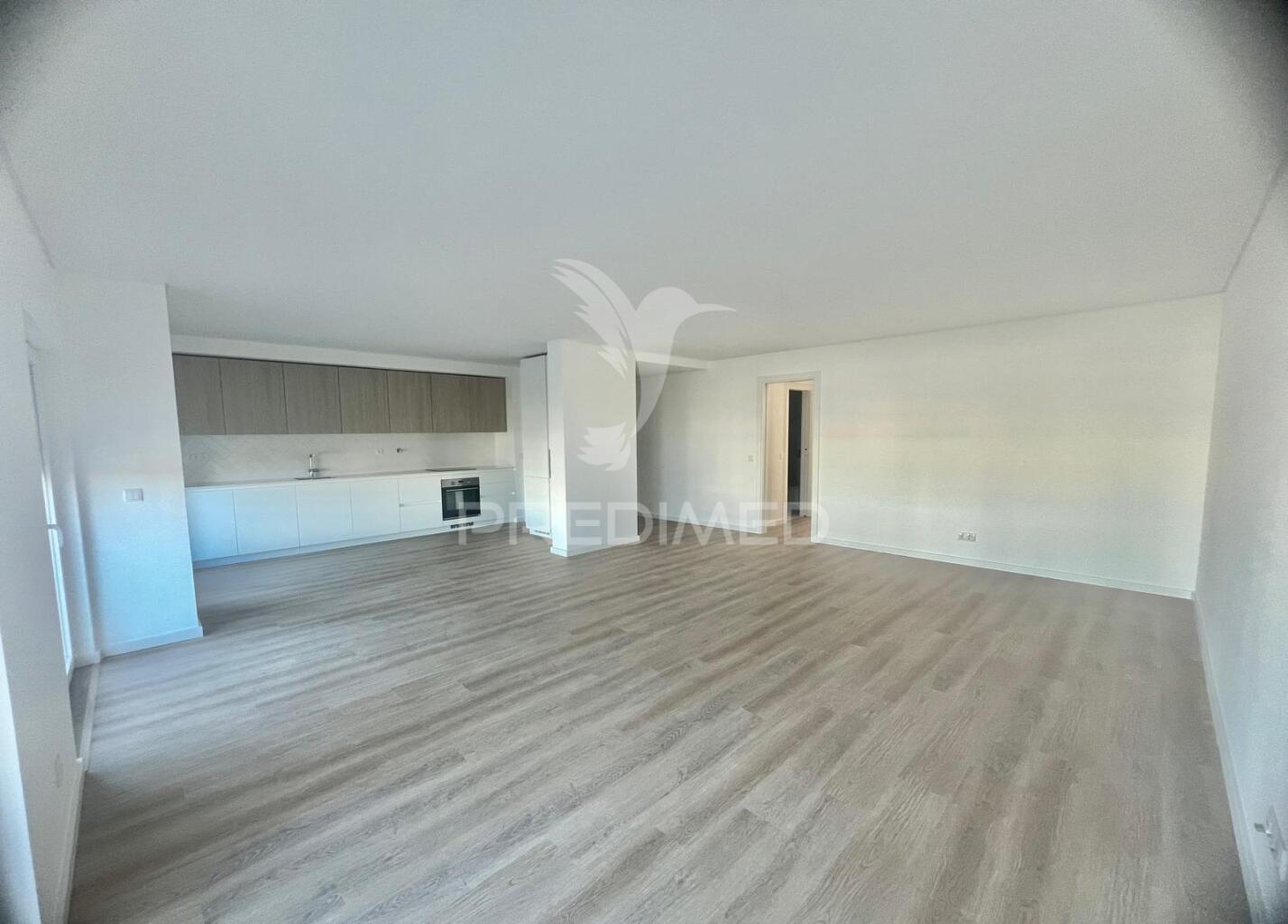 Apartamento t2 c/ suíte, garagem e arrecadação