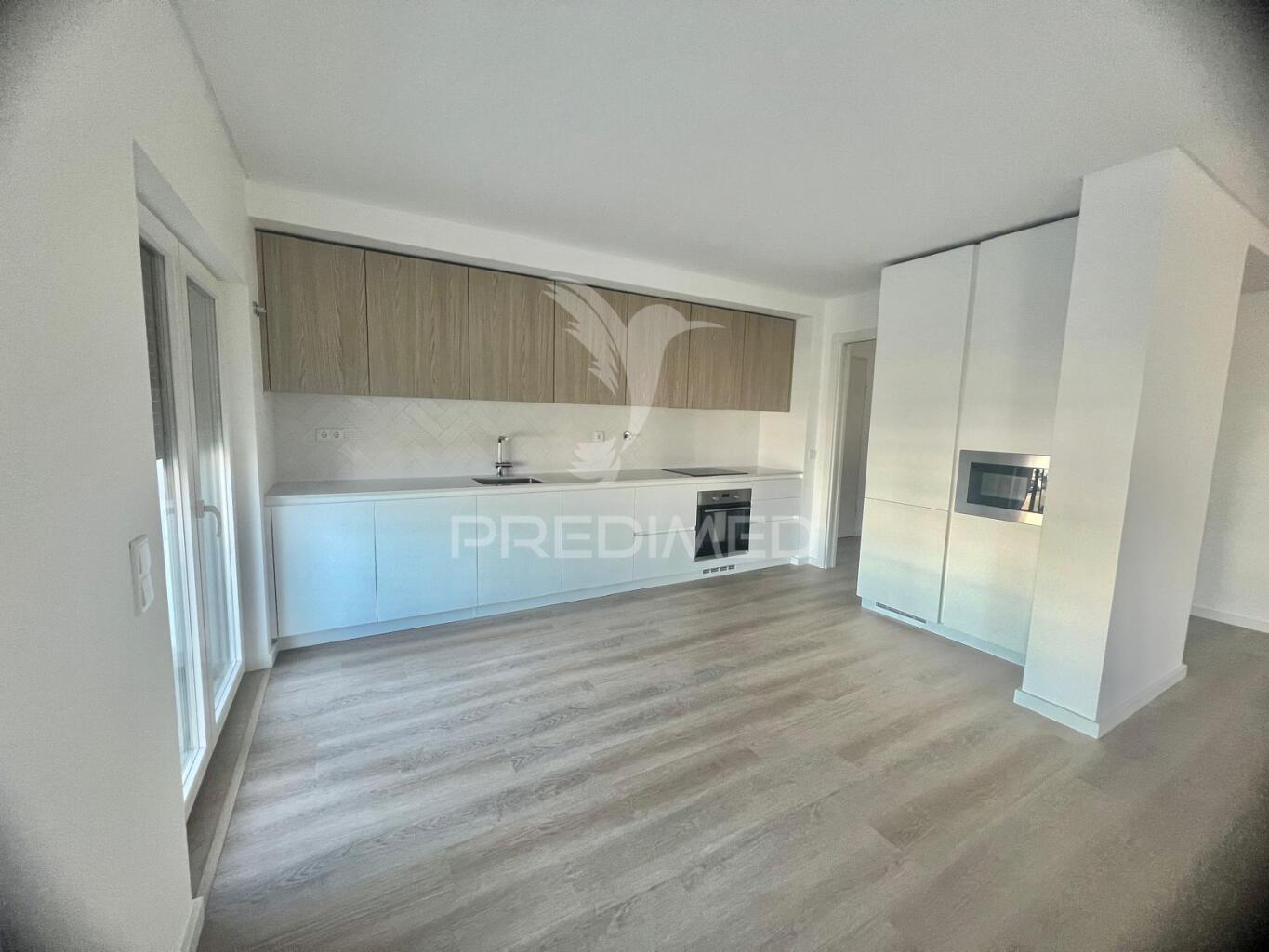 Apartamento t2 c/ suíte, garagem e arrecadação