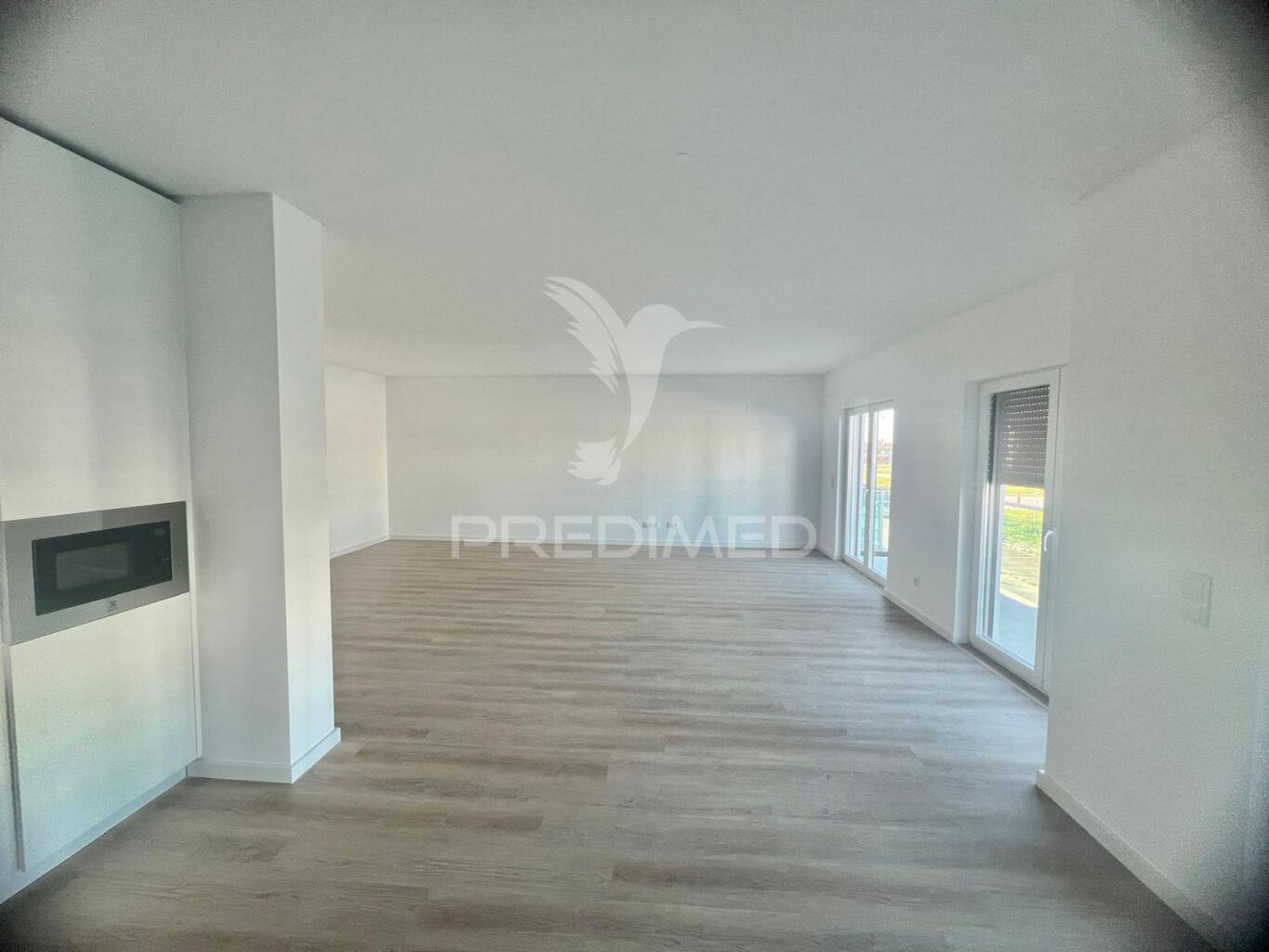 Apartamento t2 c/ suíte, garagem e arrecadação