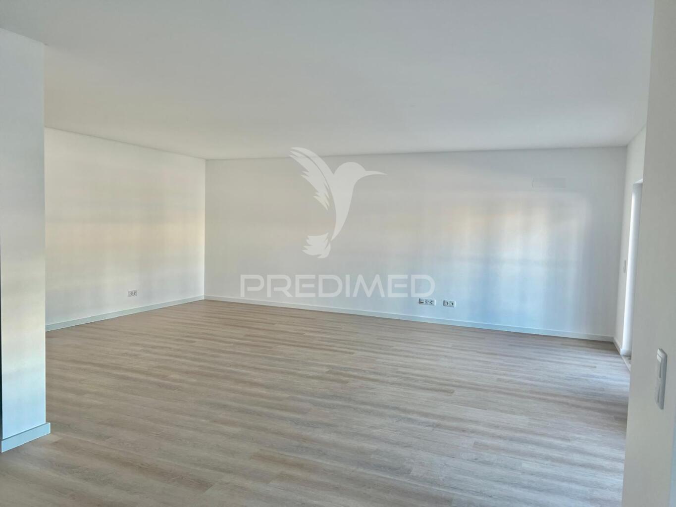 Apartamento t2 c/ suíte, garagem e arrecadação