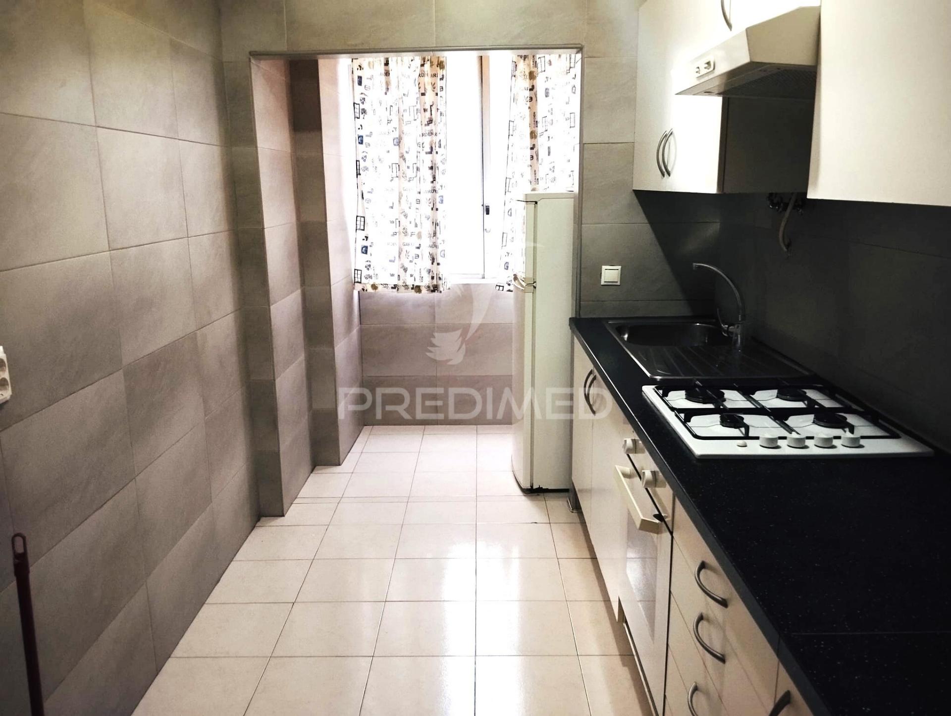 Apartamento com varanda e elevador