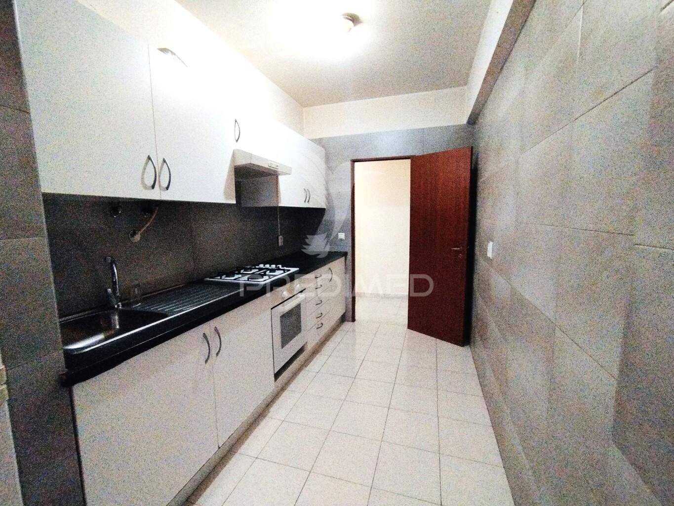 Apartamento com varanda e elevador