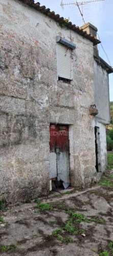 Moradia para recuperar com terreno