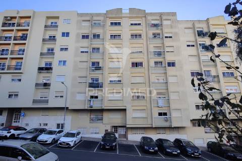 Apartamento t2 com lareira | monte abraão | queluz