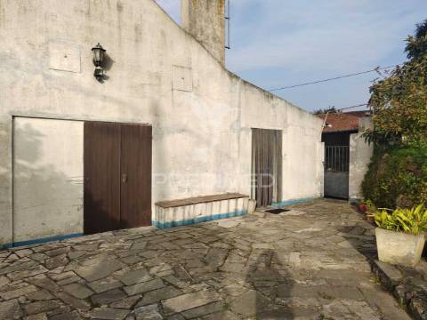 Terreno/quintinha com  23000m2  e moradia t3