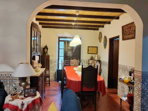 Terreno/quintinha com  23000m2  e moradia t3