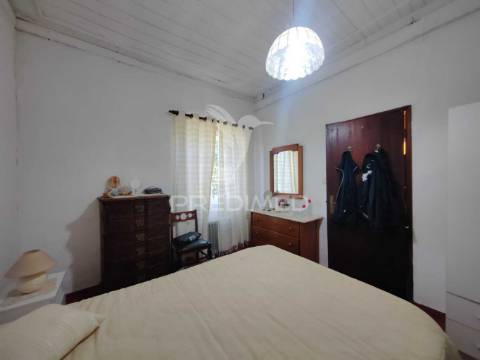 Terreno/quintinha com  23000m2  e moradia t3