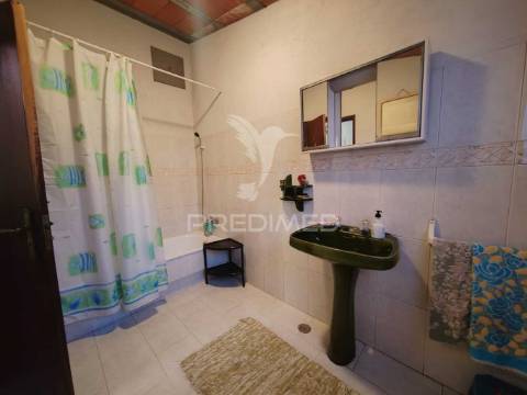 Terreno/quintinha com  23000m2  e moradia t3