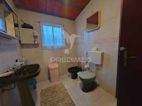 Terreno/quintinha com  23000m2  e moradia t3