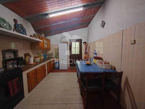 Terreno/quintinha com  23000m2  e moradia t3