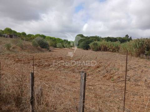 Magnífico terreno/ com apoio agrícola