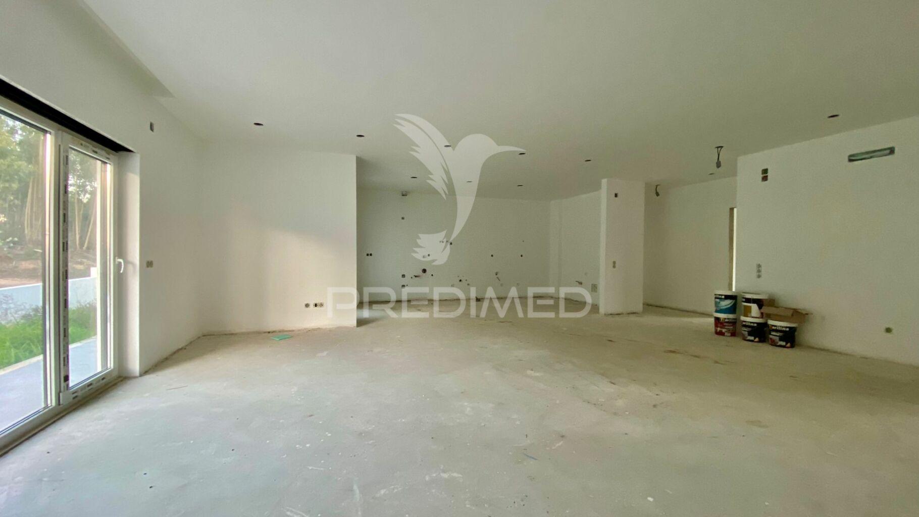 Moradia geminada em rio maior