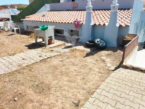 Moradia t3, com armazém e anexo t2