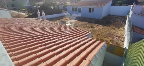 Moradia t3, com armazém e anexo t2