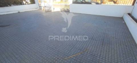 Moradia t3, com armazém e anexo t2