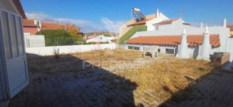 Moradia t3, com armazém e anexo t2