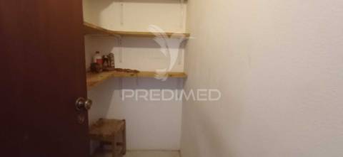 Moradia t3, com armazém e anexo t2