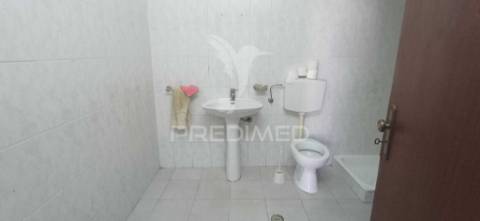 Moradia t3, com armazém e anexo t2