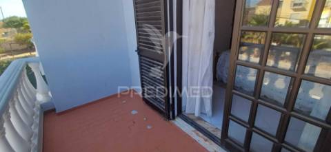 Moradia t3, com armazém e anexo t2