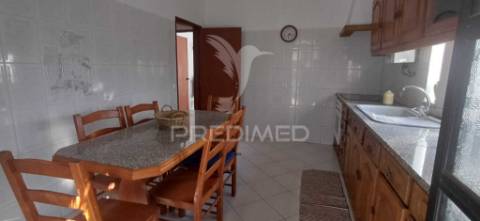 Moradia t3, com armazém e anexo t2