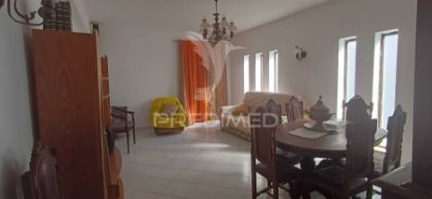 Moradia t3, com armazém e anexo t2