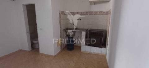 Moradia t3, com armazém e anexo t2