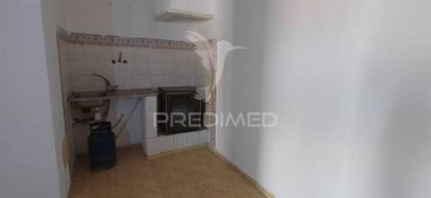 Moradia t3, com armazém e anexo t2