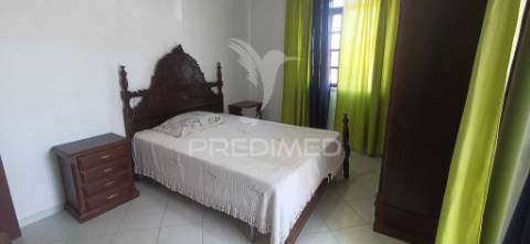 Moradia t3, com armazém e anexo t2