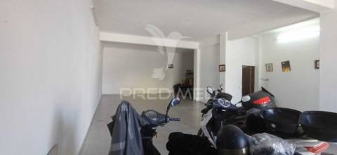 Moradia t3, com armazém e anexo t2