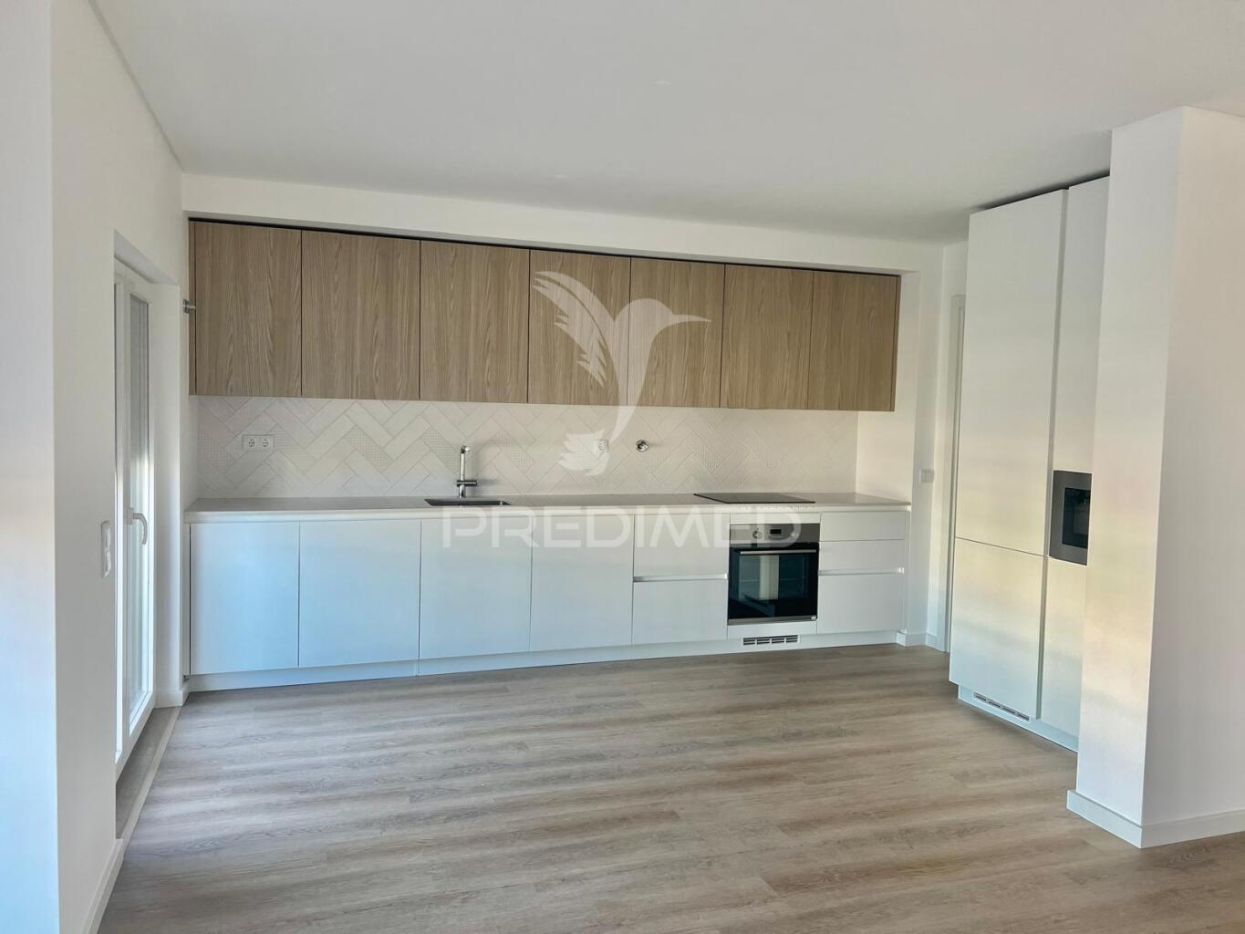 Apartamento t3 c/ suíte, garagem e arrecadação