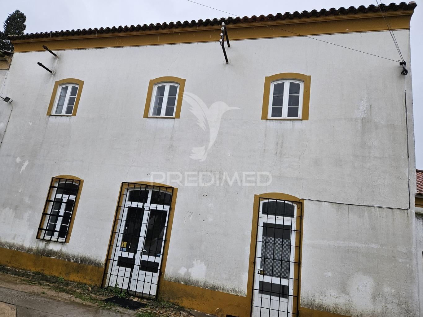 Espaço comercial para arrendamento na vila do crato
