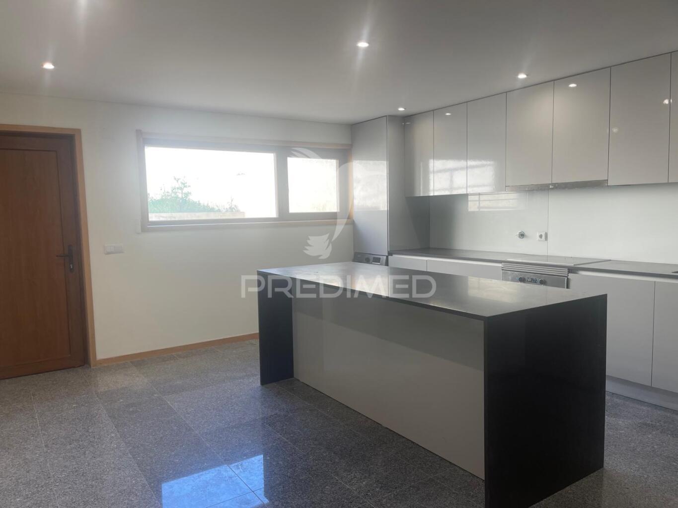 Moradia t4 com jardim - azurara - vila do conde