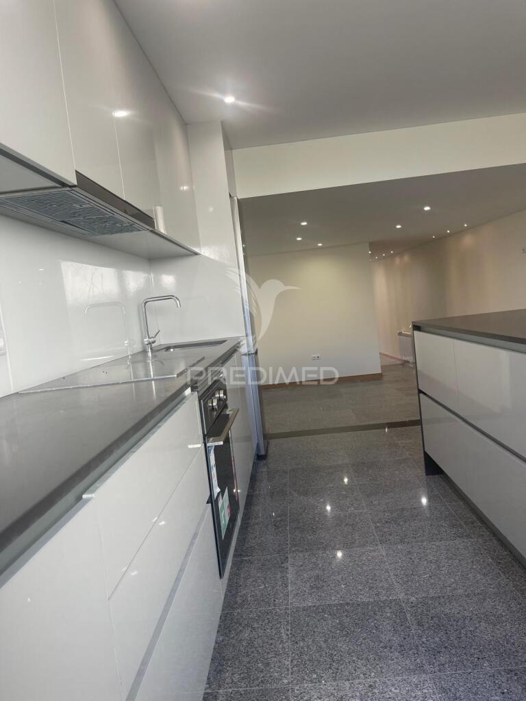 Moradia t4 com jardim - azurara - vila do conde