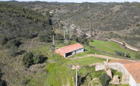 Quinta em são martinho das amoreiras.