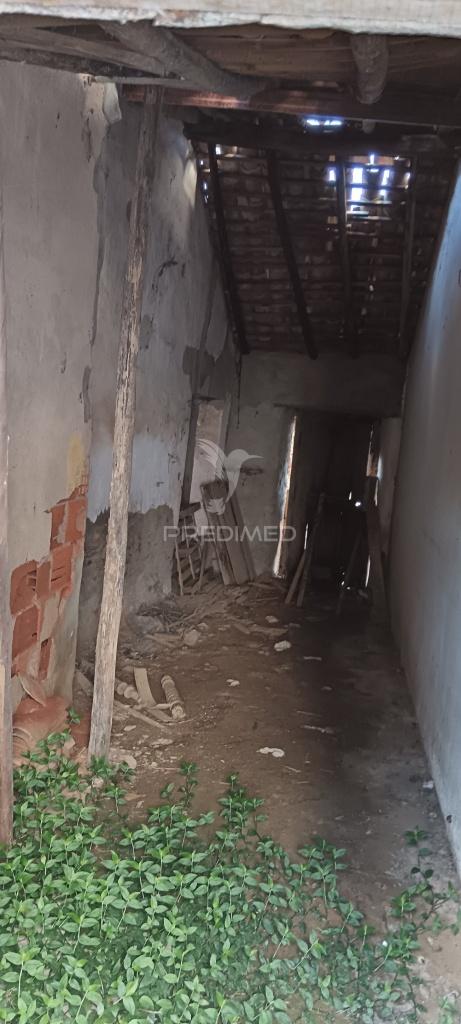 Casa antiga para reconstruir