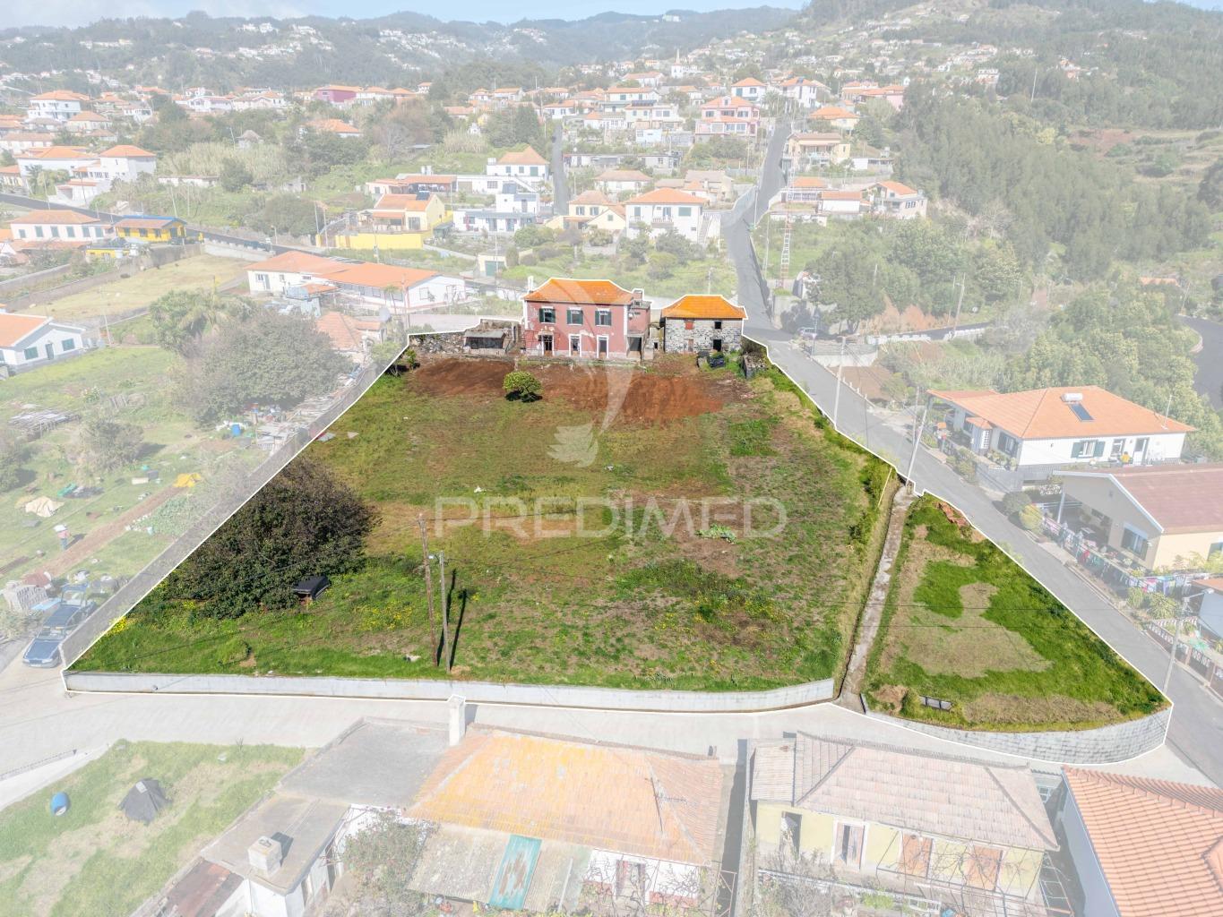 Moradias em gaula com terreno plano