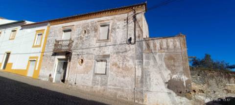 Casa antiga em montalvão/ nisa