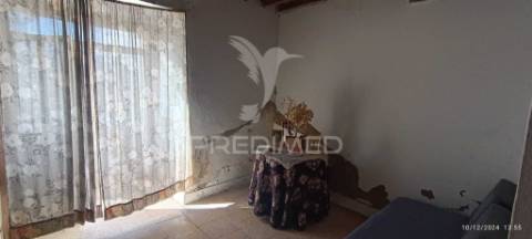 Casa antiga em montalvão/ nisa