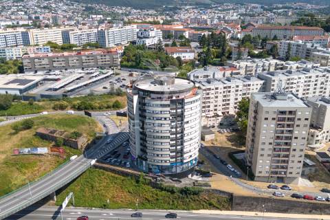 Apartamento t3 renovado com 265m² no centro de braga – são vicente (10.º andar com vista panorâmica)