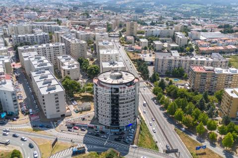 Apartamento t3 renovado com 265m² no centro de braga – são vicente (10.º andar com vista panorâmica)