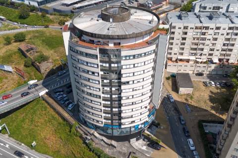 Apartamento t3 renovado com 265m² no centro de braga – são vicente (10.º andar com vista panorâmica)