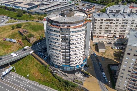 Apartamento t3 renovado com 265m² no centro de braga – são vicente (10.º andar com vista panorâmica)